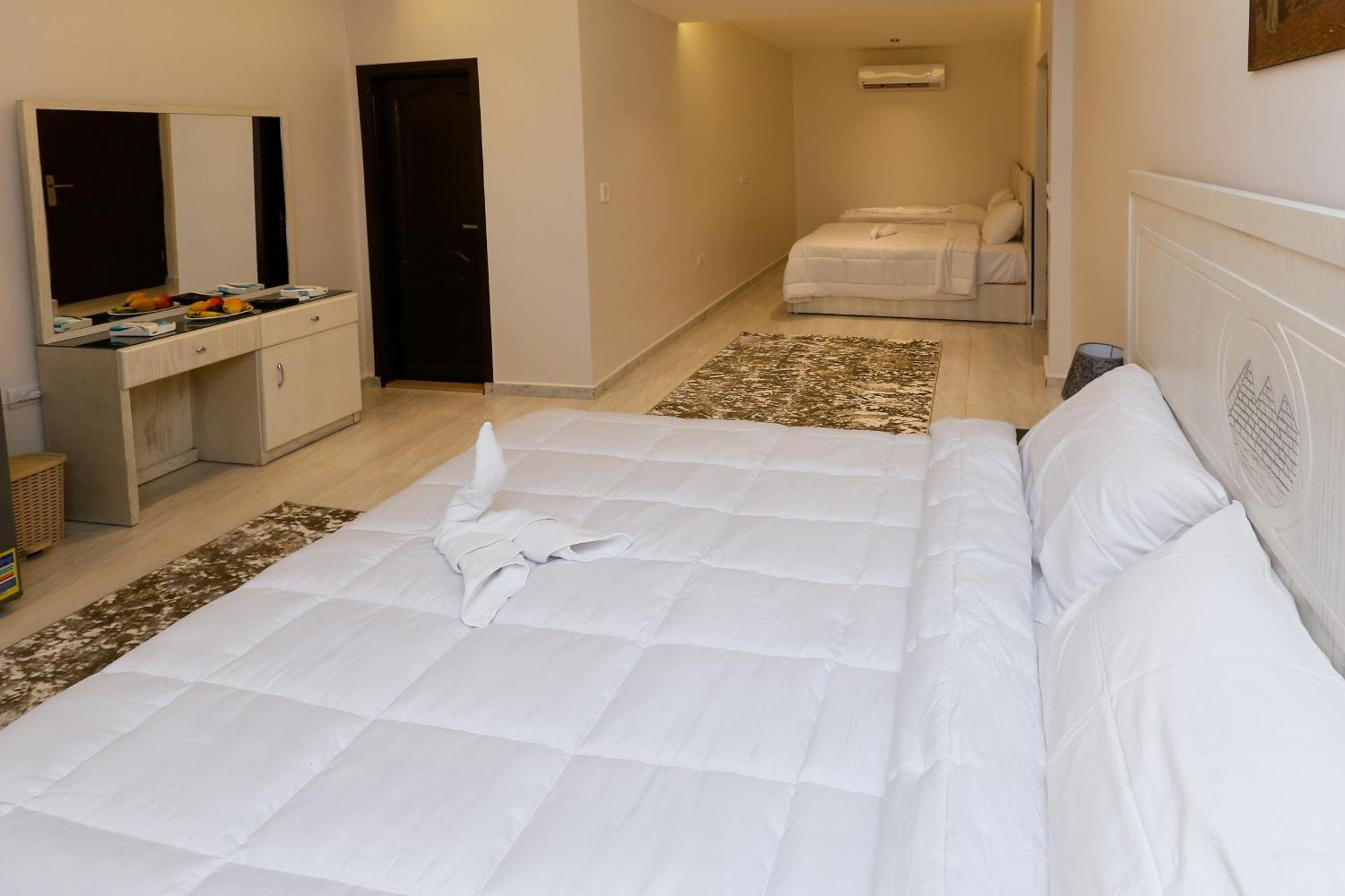 Pyramids Land Palace Kafrat al Jabal Екстер'єр фото