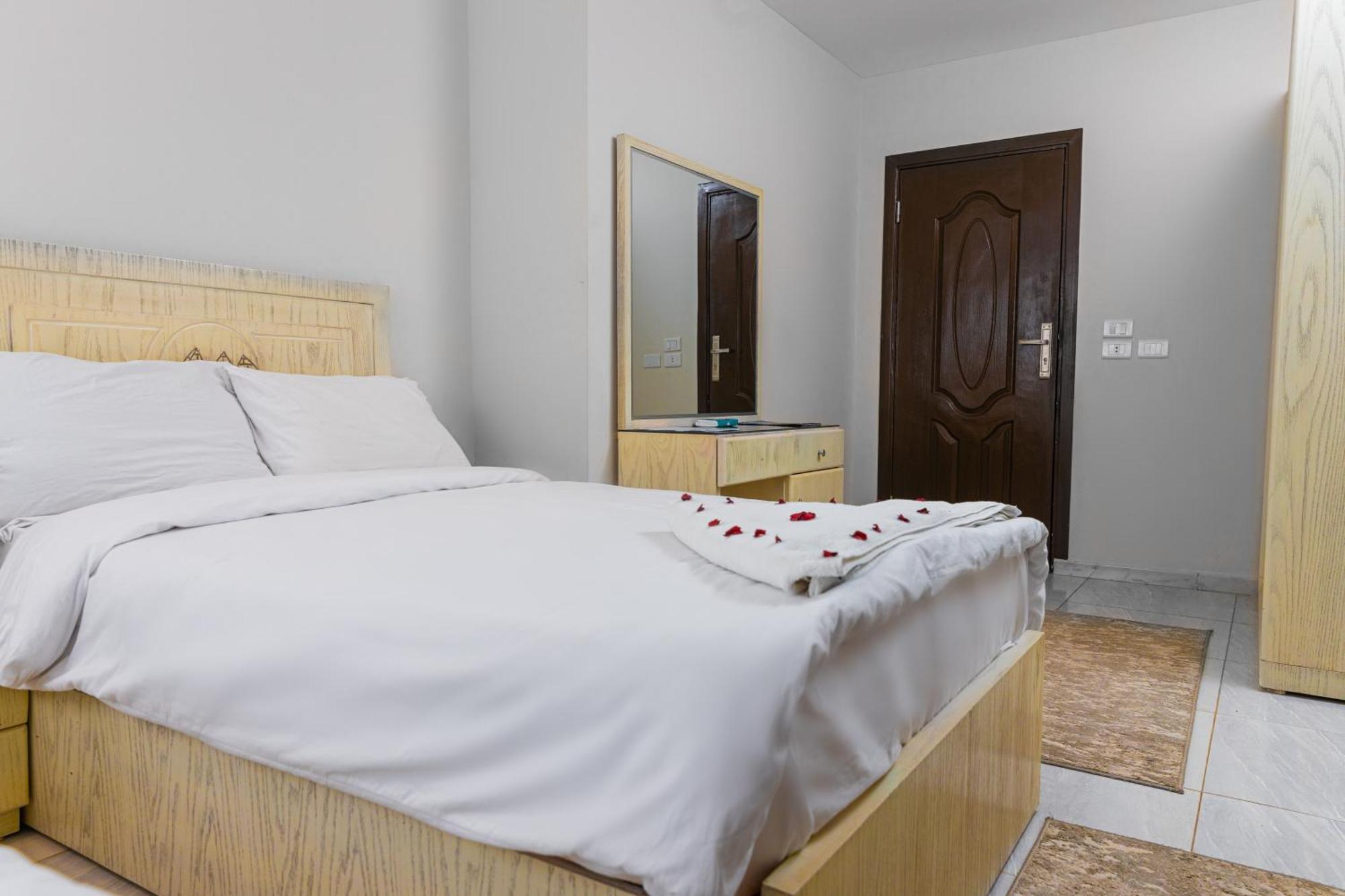 Pyramids Land Palace Kafrat al Jabal Екстер'єр фото